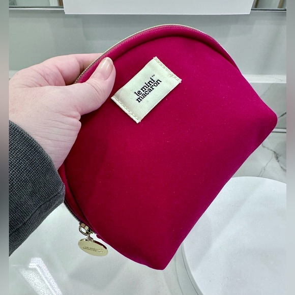 Le Mini Macaron Magenta Velour Makeup/Cosmetics Bag - EUC - Picture 12 of 13